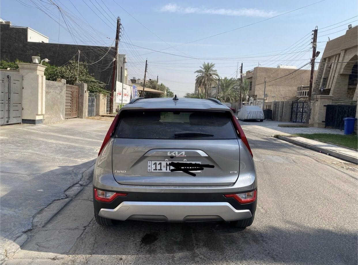 كيا نيرو هايبرد 2024 – نظافة عالية جداً / بحالة الوكالة
‏⚡ هايبرد اقتصادية جداً
‏

‏
‏تفويلة تكطع تقريباً 850 كم
‏ماشة 6،000 ميل فقط
‏اللون: سيلفر
‏الحالة: حادث خفيف جداً أقل من ربع البنيد وتم تعديل وصبغ نفس الحد فقط
‏(صور الحادث من أمريكا موجودة)
‏
‏⭐ أهم المواصفات:
‏دخول ذكي + ترحيب
‏وضعيات قيادة: Eco / Sport
‏بصمة أبواب + تشغيل عن بعد
‏بطارية ليثيوم + بصمتين
‏هندبريك كهربائي بصمة
‏إشارات بالمرايا
‏شاشة كبيرة + كاميرا خلفية دوارة
‏ستيرن متحرك + شفتات
‏تحكم ستيرن جهتين
‏تبريد منفصل + تحكم من الشاشة + نظام تنقية هواء
‏كراسي تدفئة + كرسي كهرباء
‏Auto Hold
‏رادار أمامي/جانبي/خلفي
‏مانع تصادم + محدد مسار + تصحيح مسار
‏مثبت سرعة + مانع انزلاق
‏كشنات جلد ومخمل
‏مرايا رادار + نقطة عمياء
‏شحن وايرلس + شحن داخل الكشنات
‏شاشة أعطال + عداد ديجيتال
‏إنارة أمامية وخلفية LED + كشافات
‏إنارة تلقائية Auto
‏نظام صوت Harmon Kardon
‏أوامر صوتية + GPS + نافيجيشن
‏حساس إنارة – مطر – إنفاق – ضغط هواء الإطارات
‏تبريد قطعتين + قيادة ذاتية بالطريق
‏كندشن مركزي + USB + Type-C + حاملات أكواب
‏إنارة داخلية متغيرة بالدشبول
‏داخل أبيض فاخر
‏أوتو لايت نهاري وليلي

‏السعر : ١٨٠ ورقة و قااابل للتفاوض
‏📍 مكان السيارة: بغداد – العامرية
‏📞 ***********
‏
