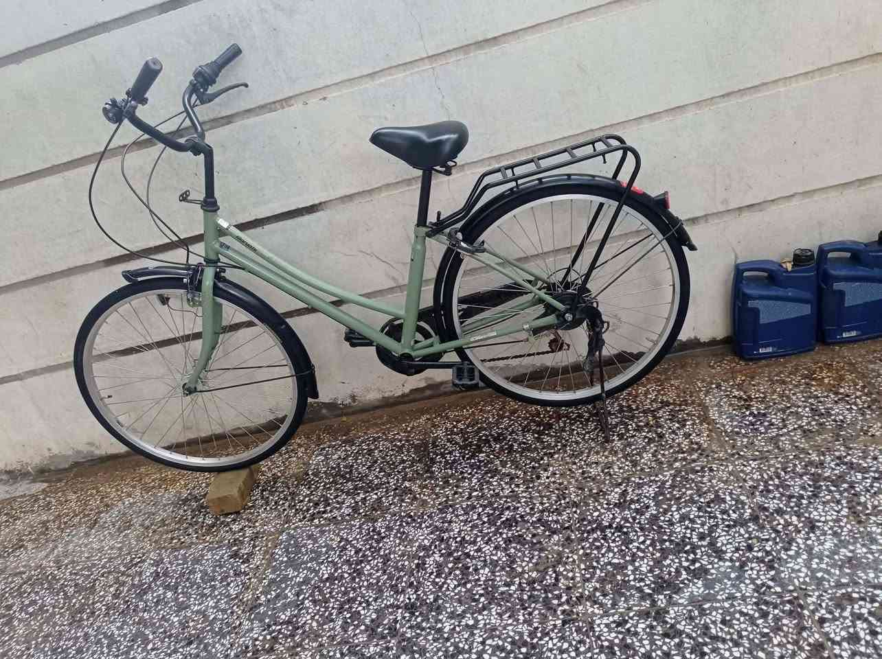 سلام عليكم
بيسكل بناتي للبيع 
بيسكل نضيف كلش 
الموديل 2021 
الحجم 26
المكان بغداد ناحية الوحدة قرب المدئن 
الرقم *********** اي ستفسار على هذه الرقم 
سعر بيسكل 130 وبي مجال
