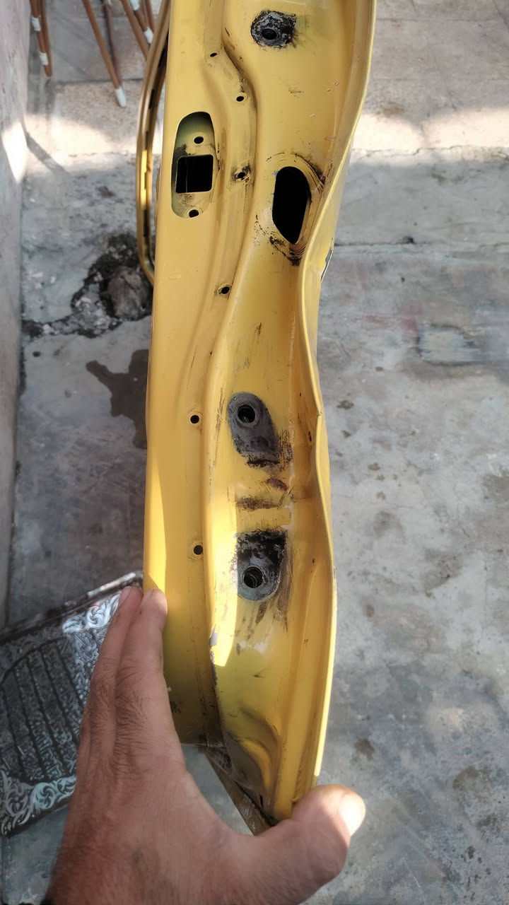 باب للبيع 75 الف  وبي مجال اصلي مؤسسه بي هذي الضربه *********** العنوان جانب الايسر
