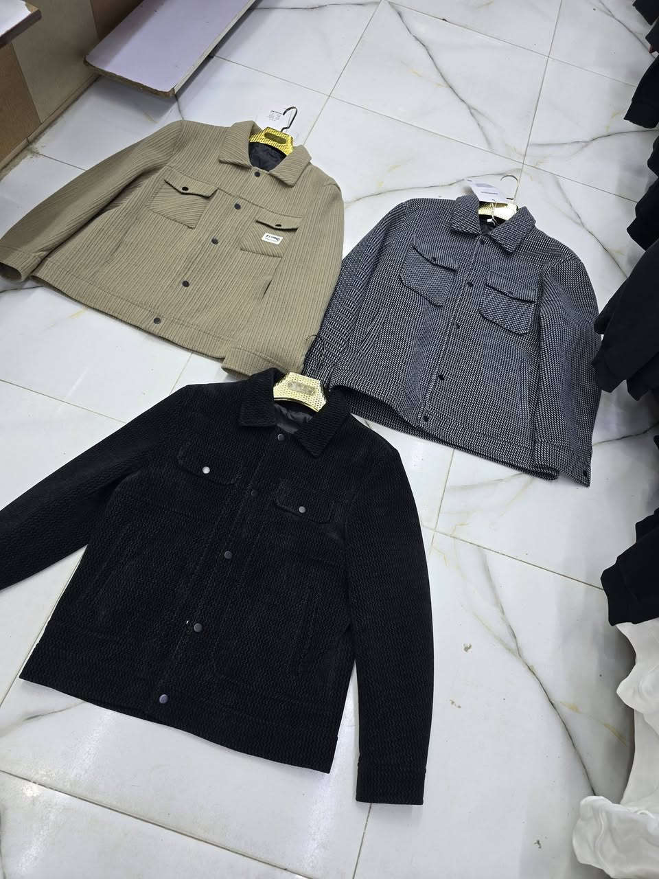 ازياء جواد الشمري ترحب بكم قماصل جلد وشامو تركي السعرررررر 20 الف عنوان المسيب السوق الكبير مقابيل صفاء الحبوبي جواد الشمري رقم الهاتف ***********
