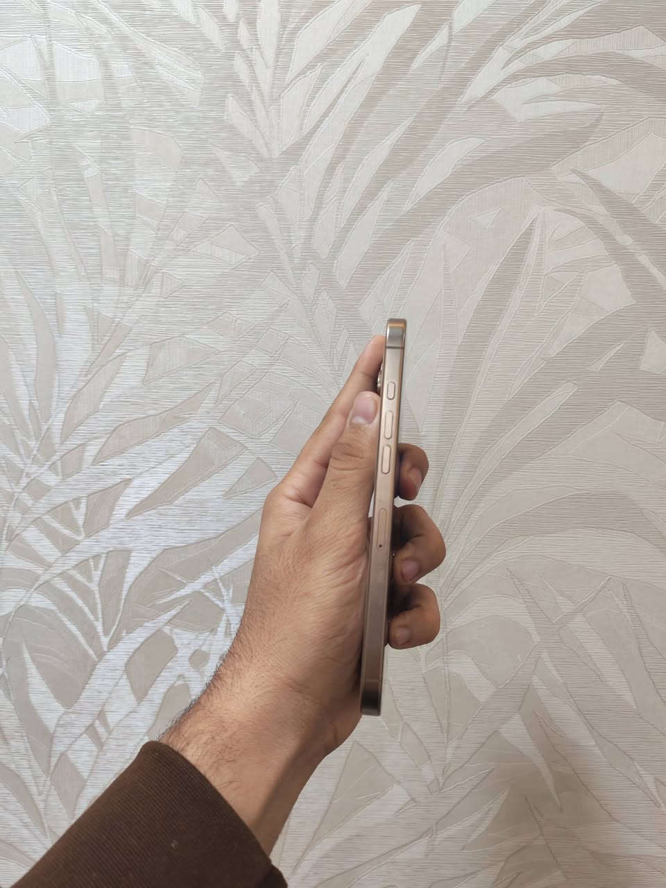 سلام عليكم
16pro max 
بطاريه  95 
نضافه 100/100 شخط مابي 
نسخه J/A 
كامل ملحقات
مكفول  من كلشي 
مكاني المشتل 
للتواصل :***********
