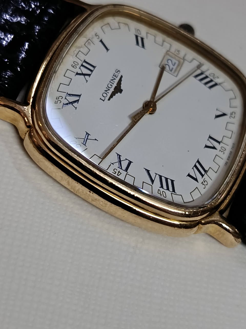 لونجنيز لاغراندي كلاسيك
Longines La Grande Classique 
كوارتز انتاج 1992
32×34 ملم
نظافة جيدة جدا 
ارقام روماني مختلفة 
سير مستبدل بسير كوجي جلد طبيعي
السعر 150 دولار .


**إذا كنت صاحب هذا الإعلان وتريد حذفه لأي سبب، رجاءا أرسل رسالة إلى الدعم الفني**