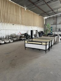 غراض مطعم  وكوفي وأثاث للبيع  أسعار مناسبه  07867572366