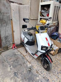 دراجه ام عيون جديده وانته شوف بعينك اذن مفتوح برغي ببها سعر ٦٠٠ وبيها ...