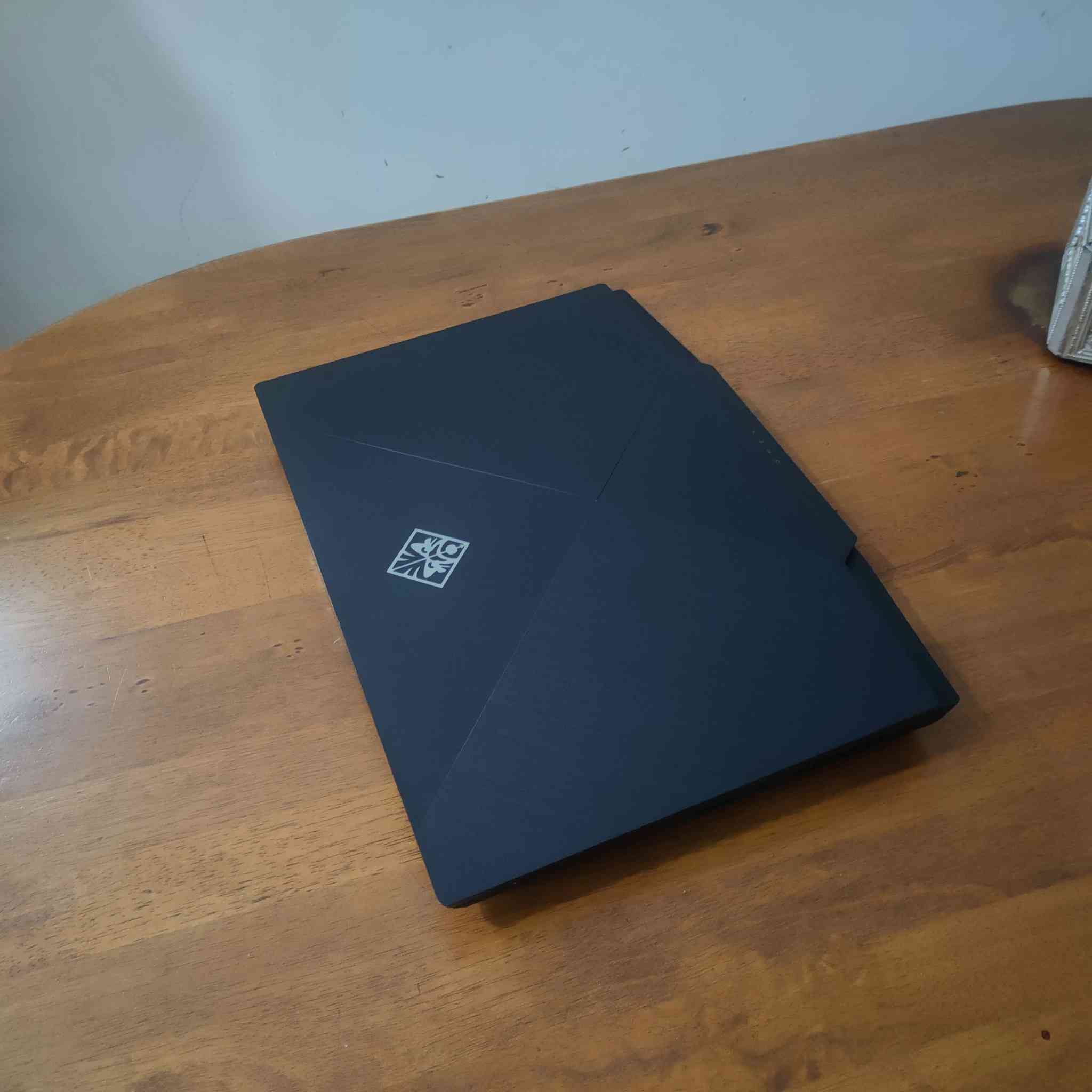 السلام عليكم ... لابتوب ماركة hp OMEN  ...رام حجم 32 كيكا ...   كرت شاشة خارجي منفصل من نيفيدا  RTX2060   كرت الشاشة الخارجي المنفصل 6 كيكا  ( 200 واط شاحن )   ......هاردين خزن الاول تيرا 1000 كيكا والثاني نوع SSD حجم 256 كيكا خاص بالنظام...معالج كور اي 7 الجيل التاسع نوع  H  (من اقوى فئات المعالجات) ..... شاشة  حجم 15.6 تردد 144 فريم  دقة FULL HD 1080 الوان حقيقية مشبعة  ... كيبورد ضوئي ملون RGB تكدر تتحكم بالوانه .. ماركة hp OMEN  اقوى وافضل فئات شركة hp ...اللابتوب ملائم لكل الالعاب والبرامج الهندسية القوية  والتصميم والمونتاج...السعر 550 $ للاستفسار *********** او ***********(واتس)
