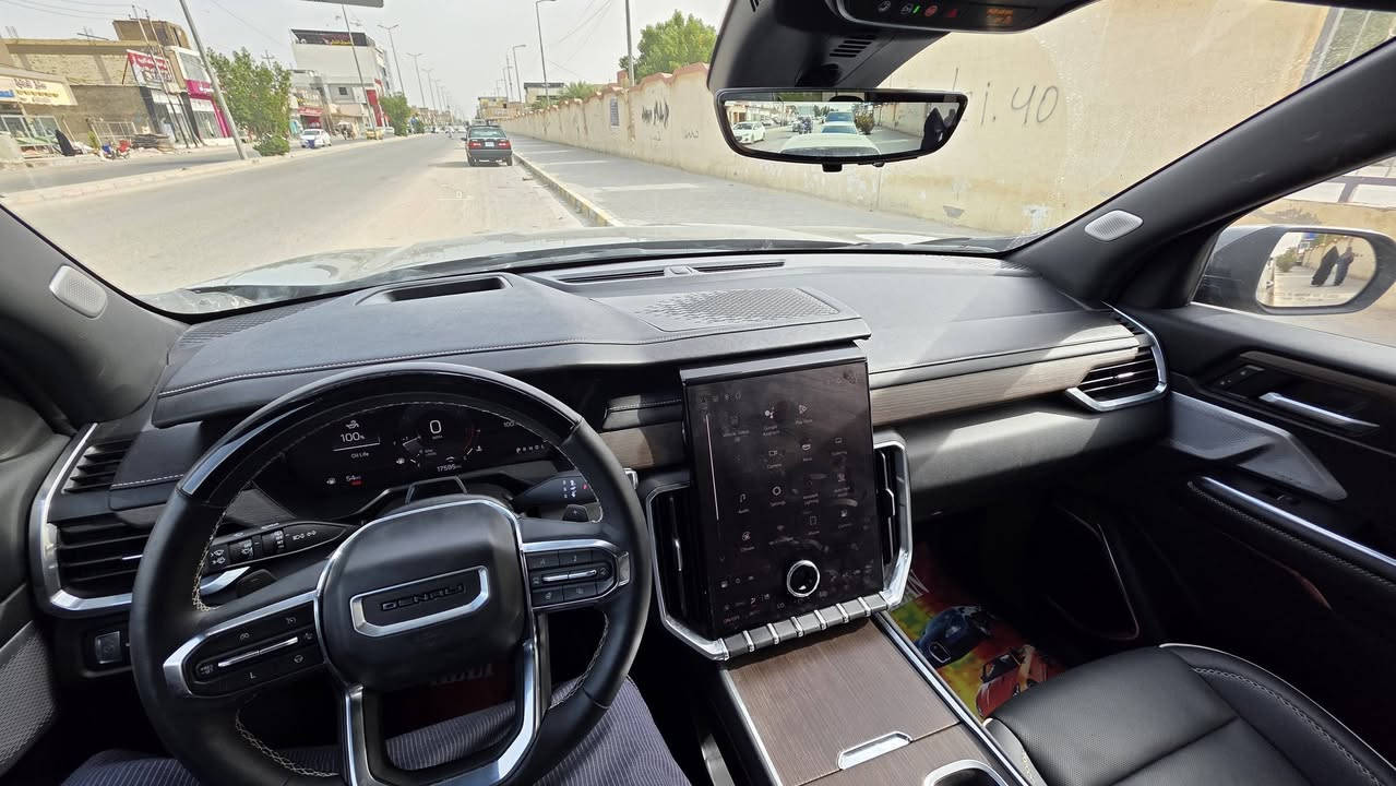 للبيع: جمسي أكاديا 2024 دينالي (GMC Acadia Denali)
أعلى فئة في الجيمسي - فخامة وقوة بتصميم جديد كلياً
📄 تفاصيل العرض:
• الحالة: دخول جديد (وارد).
• الضرر: بدون إيرباك، بدون دواخل، الحادث خارجي بسيط (كما موضح في الصور).
• المسافة المقطوعة: 17 ألف ميل حقيقي.
• الرقم: نجف (شهداء).
• الموقع: النجف الأشرف.
• السعر: 34,000$ (340 ورقة) وبيه مجال للشراي.
⚙️ المواصفات التقنية (موديل 2024 الجديد):
• المحرك: 2.5 لتر توربو (Turbo) متطور.
• القوة: 328 حصان مع عزم دوران 442 نيوتن متر.
• ناقل الحركة: أوتوماتيكي بـ 8 سرعات.
• نظام الدفع: فور ويل (AWD) دفع رباعي مستمر.
• السعة: 7 راكب (ثلاثة صفوف من المقاعد).
✨ مواصفات فئة "دينالي" (Full Options):
• التصميم الخارجي: شبك دينالي المميز من الكروم، ويلات (جنوط) قياس 20 إنش بتصميم خاص.
• المقصورة: كراسي جلد فاخرة (Denali Leather) مع تدفئة وتبريد للمقاعد الأمامية و خلفية .
• الشاشات: شاشة لمس مركزية كبيرة مقاس 15 إنش، بالإضافة إلى شاشة عدادات رقمية مقاس 11 إنش.
• النظام الصوتي: نظام Bose® Premium بـ 12 سماعة لتجربة صوتية محيطية.
• التكنولوجيا: شاشة عرض على الزجاج الأمامي (Head-Up Display)، شحن لاسلكي للهواتف، وكاميرات محيطية 360 درجة.
• الراحة: فتحة سقف بانورامية كبيرة، خاصية الطي الكهربائي للمقاعد، وصندوق خلفي يفتح بالقدم (Smart Sense Liftgate).
• الأمان: رادار أمامي، نظام حفظ المسار، تنبيه النقاط العمياء، وفرملة تلقائية عند الطوارئ.
📞 للتواصل والاستفسار:
يمكنكم الاتصال مباشرة بصاحب السيارة على الرقم:
***********
