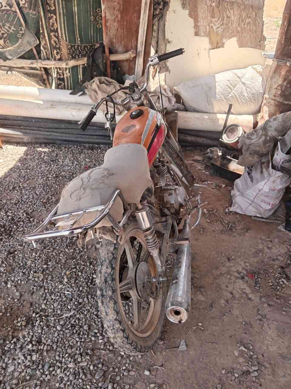 السلام عليكم للبيع موطور يشتغل يمشي نص هندر محركو نضيف جاهز السعر 120وبيه مجال ***********

