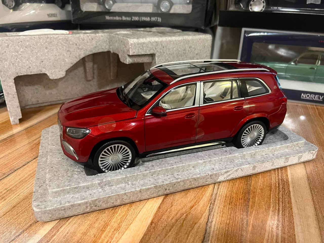 مرحبا اصدقائي
1/18 
Mercedes -maybach 600 4matic
Red metallic 
Norev 
السعر 260$


**إذا كنت صاحب هذا الإعلان وتريد حذفه لأي سبب، رجاءا أرسل رسالة إلى الدعم الفني**