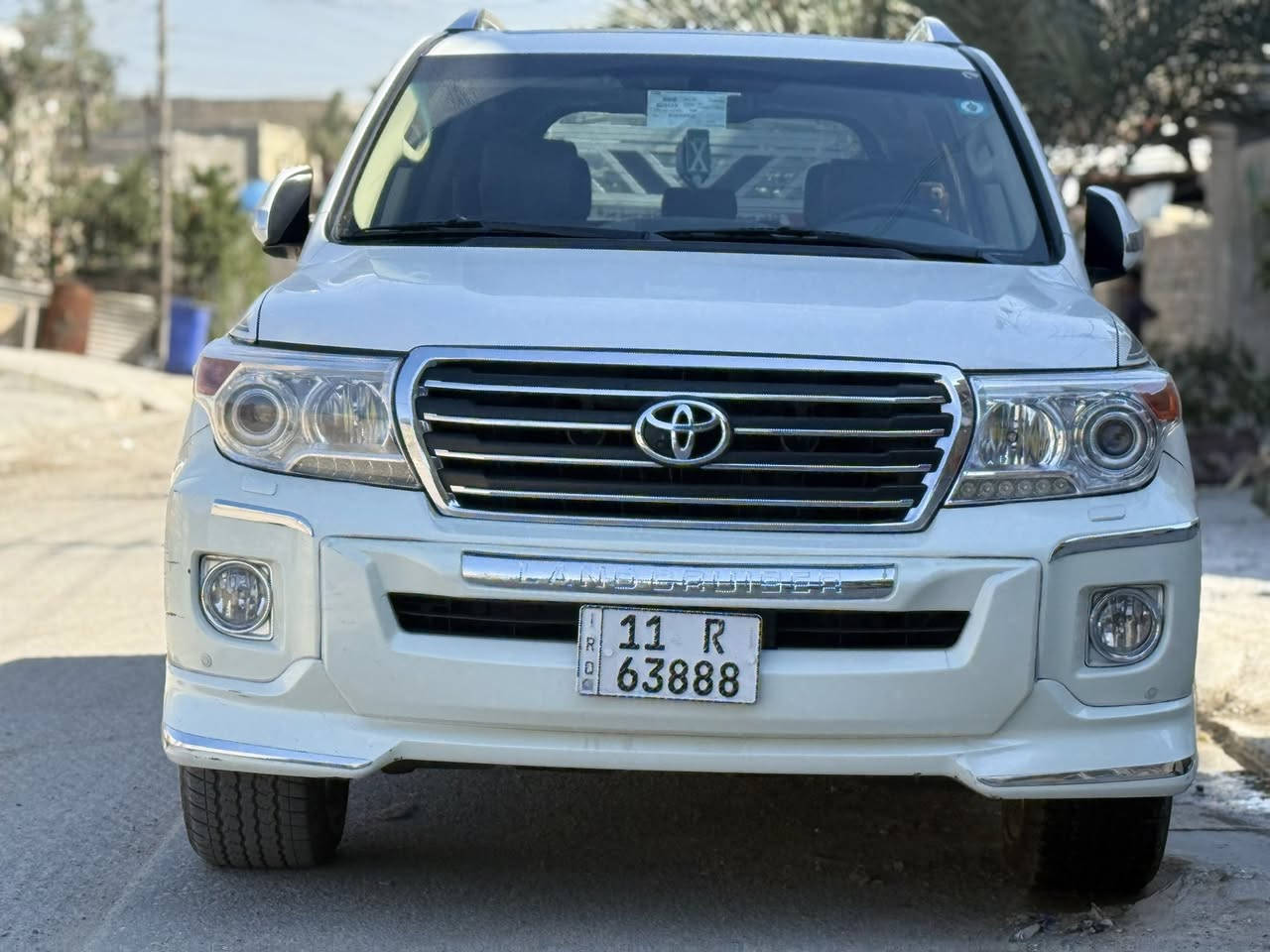 السلام عليكم لبيع لاندكروز مديل 2013 سياره مكفوله من الصبغ مو صفات السياره فتحه بصمه شاشه كامره إماميه خلفيه تحكمات استيرن بصماه ابواب حساسات كشن السايق كهربائي كشنات جلد  مكان السياره بغداد  ترهم مراوس حسب القناعه رقم ***********
