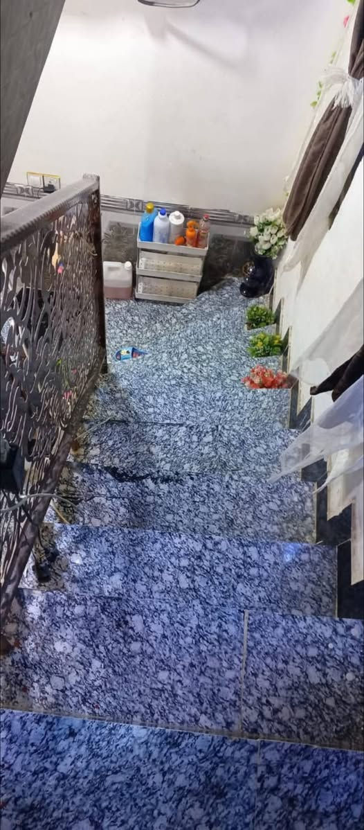 *السلام عليكم بيت للبيع وره الملعب القديم رميثه بلسايدين قبل الشارع الاخير ثاني بيت عليسره بي غرفتين وهول ومطبخ وطارمه وبراني وصحيات داخل وخارج وممرات داير البيت المساحه 200متر عگاده نص طابوگ ونص بلوك داخل خدمات شارع مقرنص وتبليط سند 25السعر 65وبي مجال بسيط للشراي*


**إذا كنت صاحب هذا الإعلان وتريد حذفه لأي سبب، رجاءا أرسل رسالة إلى الدعم الفني**