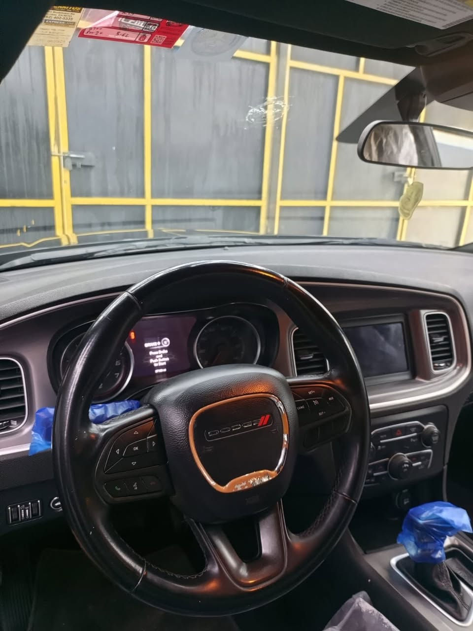 السلام عليكم ورحمة الله 
جارجر موديل 22  اصل 
وارد امريكي 
ماشيه ٣٧ ميل 
سيارة جديده حادثه فقط جاملغ امامي ايمن 
صور الحادث منشورة بالصور 
حادث كلش خفيف الجاملغ نفسه راجع bdr 
مستوردها ع ايدي
رقم بغداد 

‼️السعر علق بتم يجيك السعر بالخاص ‼️

📍مكان السياره بغداد 

📞رقم صاحب السياره ***********
