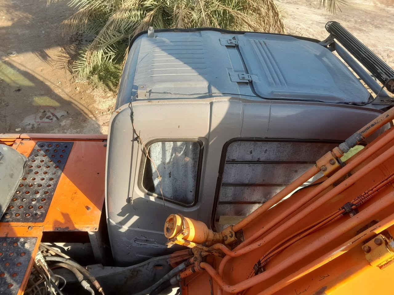 سلام عليكم  هيتاشي ٢٠٠٤ اصل  مكينه نضيفه وجاهزه للعمل مضخه محرك حداديه  سعره ٣  وبيه مجال  اتصل وخادم 
مكان النجف لاشرف شارع كربلاء نجف عمود ١٣٠  
***********
‎0780 798 8643
