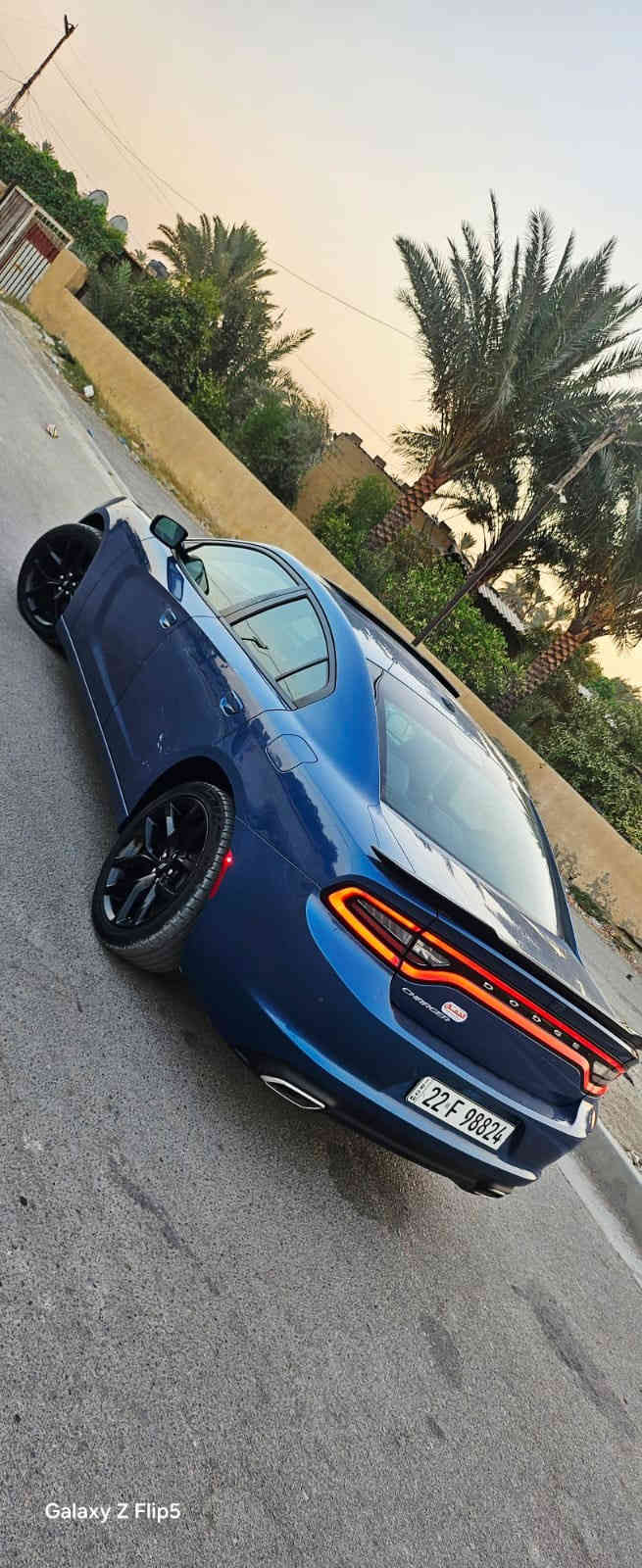 جارجر 22 داخله كلين سياره فول وحيل جديده بغداد صار بيها شخوط تبدل باب وجاملغ نفس لون يعني سياره لا صبغ لا ارباك ولا اي شي واكو باب موضح يرادله تكحيل كارت 
بغداد زعفرانية 
السعر 24800 دولار يعني 248ورقه مع المجال سياره فول
***********
***********
مواصفات حلوه 
محرك 3600 
بصمه ابواب وتتشغيل 
فتحه سلايد 
تدفئه تبريد كشنات 
كشنات جلد وكهرباء 
تبريد قطعتين 
تشغشيل عن بعد 
خزن ميموري 
ويل كب جبير 20 وتخم تاير جديد 
حساسات 
كاميرا 
وباقي تفاصيل شادلها منظومه زنون ب١٠ اوراق اصليه
