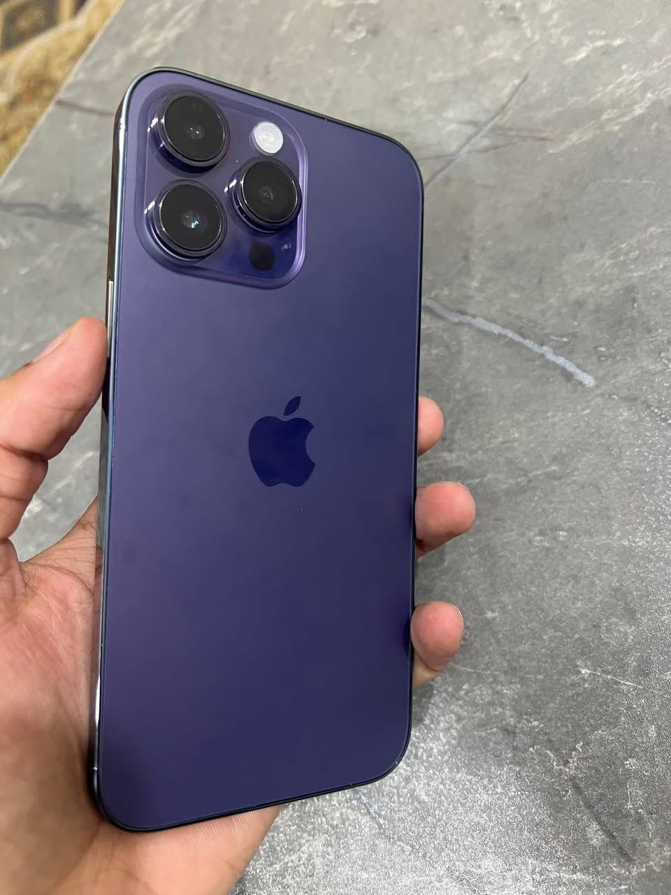 ١٤ برو ماكس بنفسجي ذاكره ٢٥٦ بطاريه ٨٠ ملحقاته كامله مبدل فقط شاشه نوعيه زينه وفيس ايدي شغال عنوان بغداد كاظميه ***********
