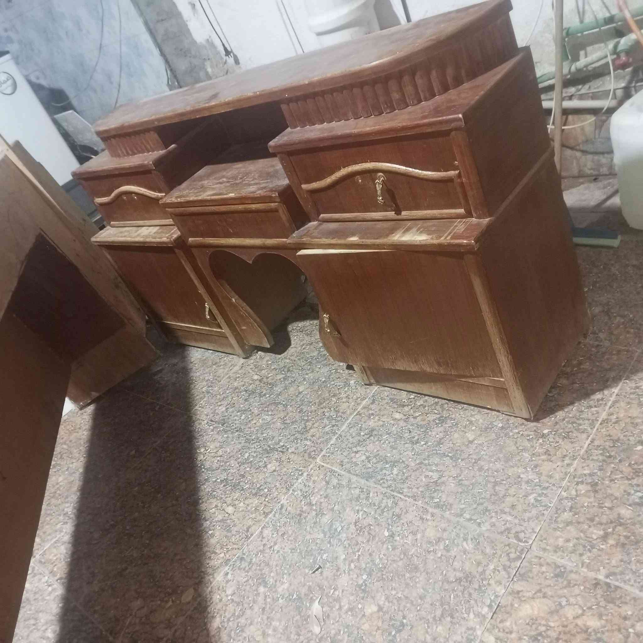 السلام عليكم غرفه ام خمسه نضيفه  سعر 350شراي يتصل ***********
