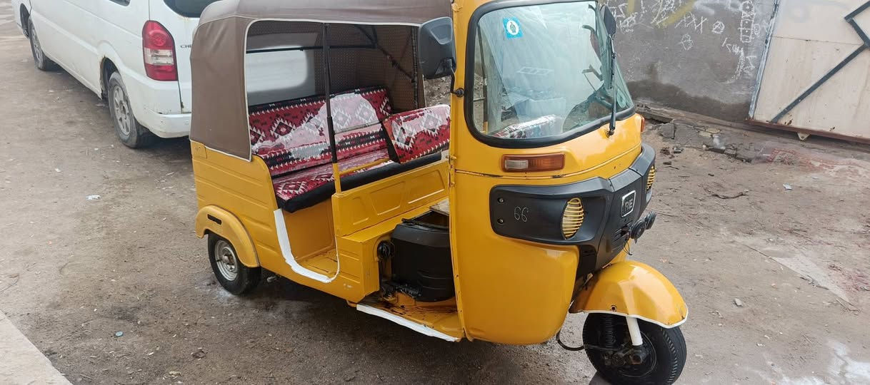 سلام عليكم تكتك للبيع باجات مديل٢٠٢٠جاهزه مكينه مجفته معمره وبيه صبغ رقم أنكليزي ظال على أستلام لوحات لسعر(٤٨٠٠) ***********) بكاني بصره خمس ميل
