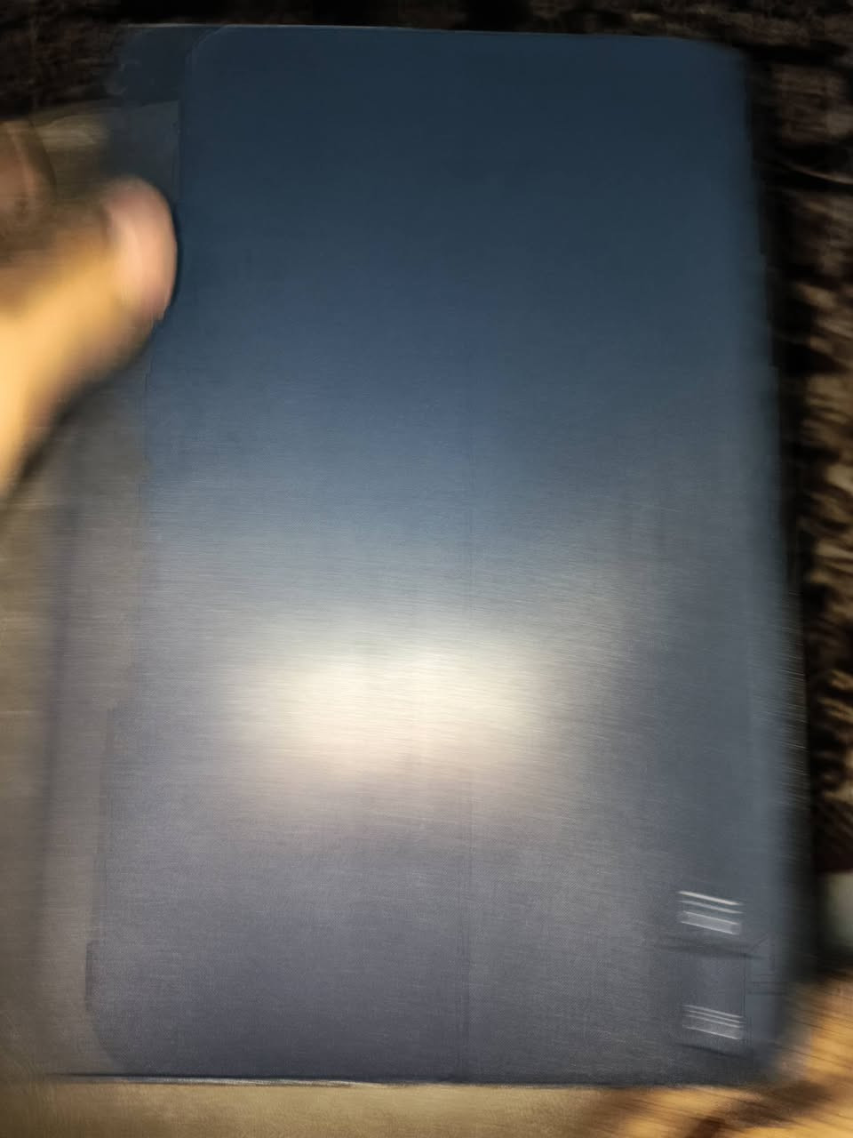 🔹 المواصفات الكاملة:
📌 الشاشة:
• شاشة كبيرة 12.0 إنش IPS LCD بدقة 1200×2000 بكسل (2K) — ممتازة للفيديوهات والبث 📺 �
smcyberzone.com
🔋 البطارية:
• بطارية قوية بسعة 7250 mAh تدوم طول اليوم مع شحن سريع 22.5 W ⚡ �
iq.mobgsm.com
⚙️ النظام والمعالج:
• نظام Android 12 مع واجهة Magic UI 6.1 💻 �
• معالج Qualcomm Snapdragon 680-Octa-Core — أداء مستقر للمهام اليومية 📈 �
• معالج رسومي Adreno 610 🎮 �
iq.mobgsm.com
iq.mobgsm.com
smcyberzone.com
💾 الذاكرة والتخزين:
• RAM: 4 GB أو 6 GB 👌 �
• تخزين داخلي: 128 GB — مساحة كبيرة للتطبيقات والفيديو 👨‍💻 �
iq.mobgsm.com
iq.mobgsm.com
📸 الكاميرات:
• كاميرا خلفية 5 MP 📷 �
• كاميرا أمامية 5 MP 📸 �
smcyberzone.com
iq.mobgsm.com
🔊 الصوت:
• نظام صوت قوي بـ 8 سماعات مع دعم DTS:X + HONOR Histen — صوت ممتاز للفيديو والموسيقى 🎧 �
honor.com
📶 الاتصال:
• Wi-Fi ثنائي التردد (2.4/5 GHz) 📡 �
• Bluetooth 5.1 👌 �
• لا يدعم شبكة الهاتف (بدون SIM) 🚫 �
iq.mobgsm.com
iq.mobgsm.com
gsmarena.com.in
🧠 ميزات إضافية:
• هيكل معدني خفيف الوزن (520 جرام فقط) 💎 �
• حماية للعين وتقليل الضوء الأزرق 🔆 �

رايده ب350 وبي مجال ويعتبر من افضل ايبادات هذا جيل 

وملحقاته گفر لابتوب
وملحقات اضافيه مال ايباد نفسه 

مكاني الامين ثانيه شارع المركز


**إذا كنت صاحب هذا الإعلان وتريد حذفه لأي سبب، رجاءا أرسل رسالة إلى الدعم الفني**