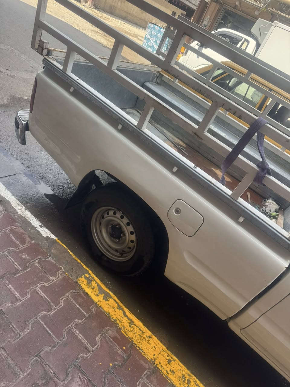 السلام عليكم بيكم تك قماره 2001 كفاله من الصبغ وفتح المكينه وصدر جديد تايرات جديده سياره نظيفه كلش من كلشي ماتصرف عليها دينار تبريد شغال رقم بغداد اباسمي السعر 95$ بيها مجال مكاني بغداد رقم التواصل ***********
