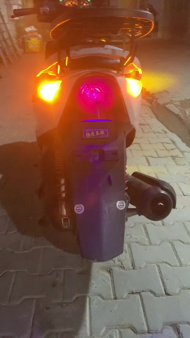 اسلام عليكم دراجه ماكس ثعلب برغي ممفتوح بيها دراجه ناعمه ممفتوحه كهربائياتها كلها شغاله دراجه مثل مانكول مال دكتور مامتعبيها ابد دراجه قويه كلش زينه السعر 850بيها مجال شي قليل مكاني بغداد الوشاش للتواصل رقم ***********
