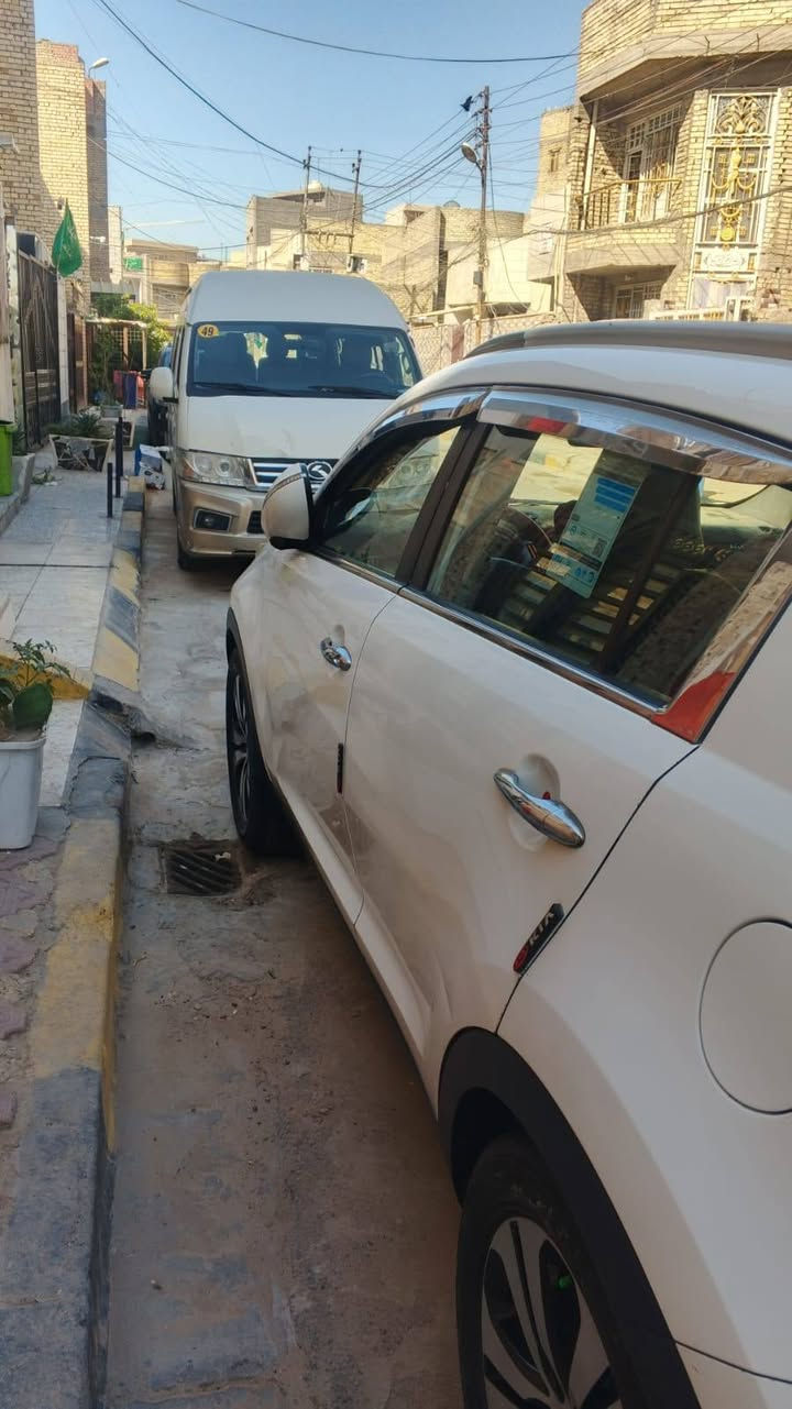 للبيع سبورتج ٢٠١٢ خليجي رقم بغداد   بسمي هزة وسنويه ورقم كله جديده السيارة كفاله عامه من الصبق والتبديل شرط السونار
بيهة بارد قليل بجنطه
 محرك٢٠٠٠دوش تبريد ثلج كير وحدادية ومحرك خير من الله تخم تاير السيارة جاهزة من كلشي السعر 140
عنوان البلديات 
***********

