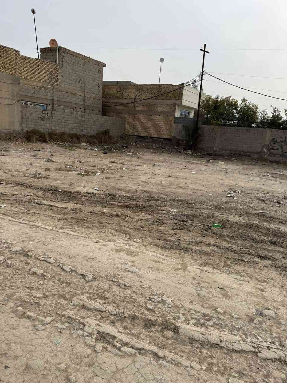 قطعة أرض للبيع مساحه ٥٥٠متر طابو زراعي سند٢٥ القطعه ركن على شارعين واجه ٣٢متر ونص نزال ٢١ متر محادده للطابو صرف تبعد عن شارع الرئيسي ١٠٠متر مقابل مركز صحي الورديه داخل حي سكني خدمات كامله ماء اسأله كهرباء ظفيرة مدارس حي متكامل مظروبه بي ار سي عنوان الحله ورديه خارج مقابل مركز صحي الورديه قرب بالزين خانه المقادير للإستفسار اكثر مراسله الصفحه او الاتصال على الأرقام التأليه 

***********
