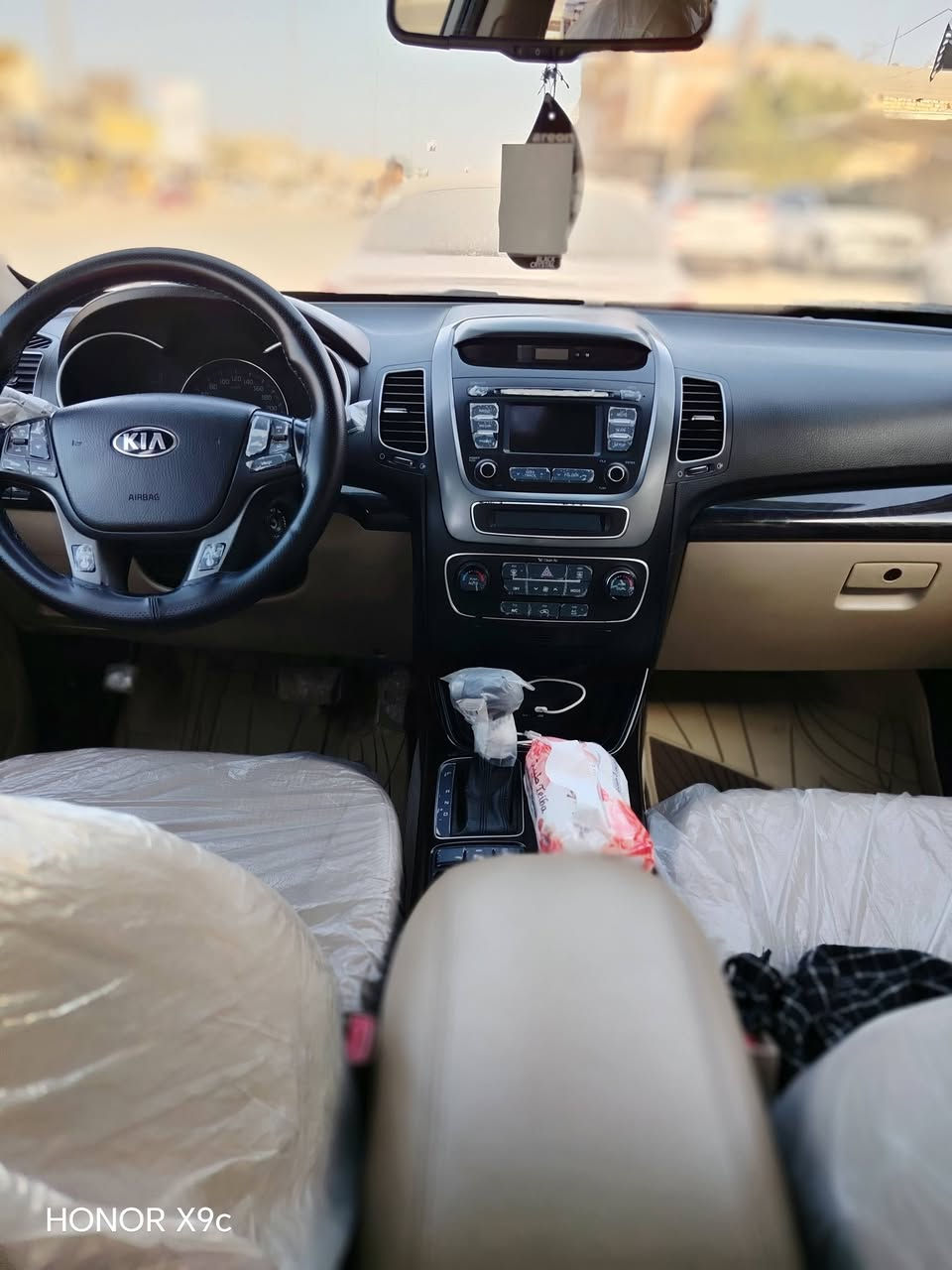 سورنتو موديل 2014 خليجي  عدا بانوراما
سياره  كفاله عامه.
مواصفات السياره: 
حساس امامي+خلفي 
3 قطع تبريد 
مكينة 4سلندر 2400
لايت زنون+
سيارة جديدة وجاهزة من كل نواحي تخم تاير جديد مكينة وكير وحداديه كفاله عامة رقم بابل الدولي  شرط تحويل
مكان السيارة ((الديوانيه))للاستفسار اكثر الاتصال على الرقم ***********
#غير متواجد ع النت
