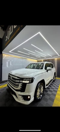 تيوتا الاندكروز GXR 2022 twin  turbo ماشيه 32 km  المواصفات:  • محرك 3...