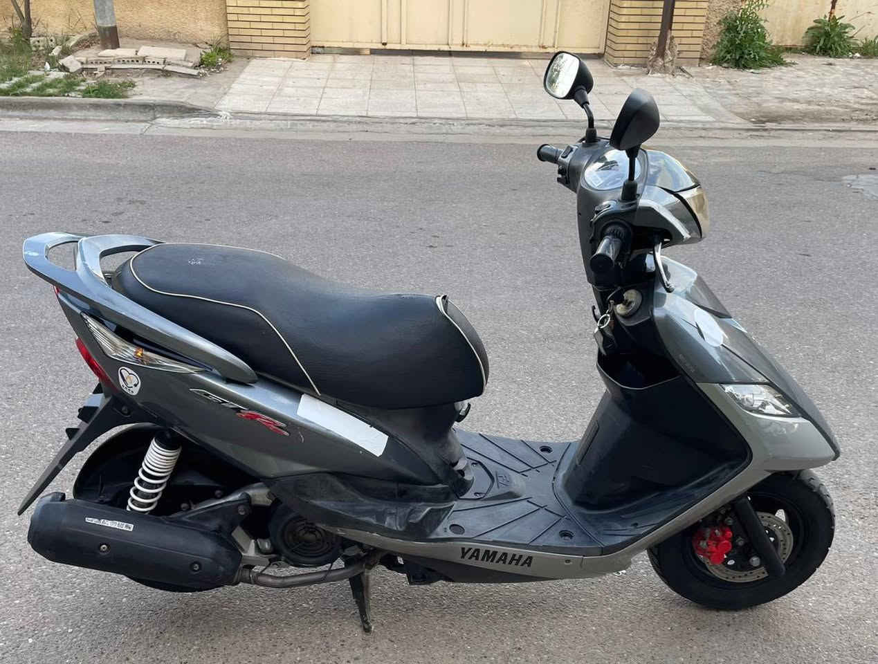 ثعلب GTR نوزل ((جويتر ابو العرقجين)) اقوة موديل بيهن.. زيرو كفالة عامة شرط الفحص اذا برغي مفتوح من المكينة او الكفر او قبغ الهندر او الاكسل تاخذهة بلاش وكروتك علية.. الدراجة كارتون اخت الزيرو بعدهة  بلادية بشرط بلك اليابان بيهة وبراغي الدراجة بلادية من الطول للطول ،، الدراجة جديدة معنى الكلمة ومال جناي تاخذهة وتترحملي،، كفالة عامة ضمان شهر والله من باب البيت تايرات جدد دبلات زبد مكينة خرسة عبالك شحن متدري طافية مشتغلة،، شلعة قوية معدل اذا مو تعبر ال120 مرجوعة،، كفرات بلادي ختم واحد،، كهربائيات فول كلشي شغال،، دراجة بالعافية عل ياخذهة اوراق كاملة منفيست  ووصل شراء من الرمبة بأسمي،، رايدهة 950 ومجال بسيط والمو شراي كلشي اكو بالسوك وكلشي موضح بالصور  والدراجة لو تفتر رمبات العراق متلكة هيج نضافة
مكاني بالمنصور واتشرف بيكم
0771 794 6189
