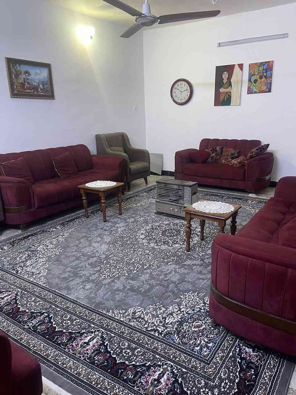 البيت للبيع حي الأعلام الكرخ مساحة ٢٠٠ م واجهه ١٠ نزال ٢٠
٣ غرف نوم ٣ صحيات و بناء محدث 
‎سعر ٤٢٠ 
***********
