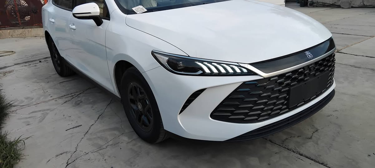 سلام عليكم عروض  عروض نهايه السنة ١٧٤٥٠ صافي بدون دلاليه بدون عموله فقط فقط ١٧٤٥٠  جيب وياك وحصل على بي واي دي ابيض داخل ابيض  المميز   مكان اليرموك رقم هاتف ***********
