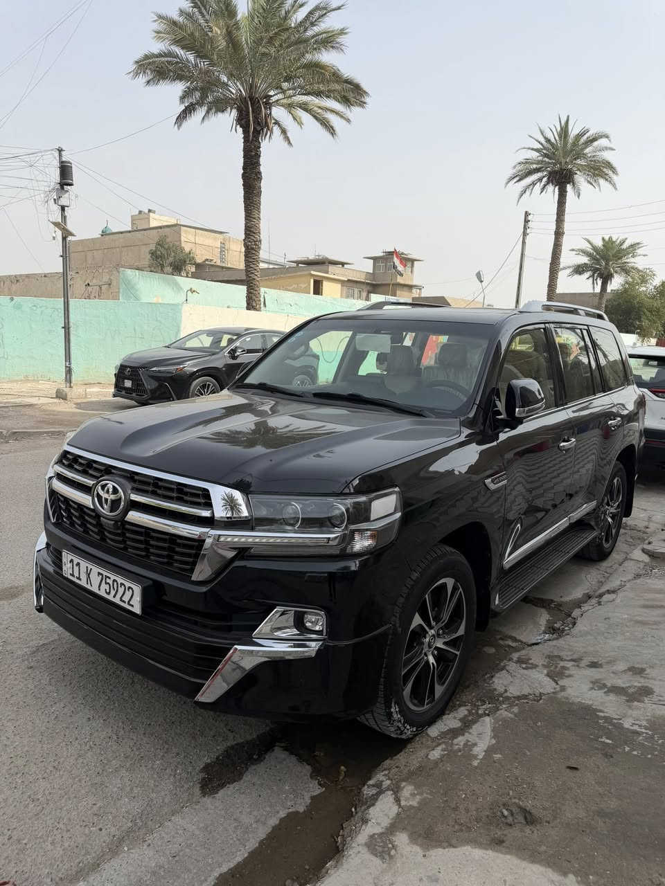 لاندگروز2021  ساز اصلي الفئة العالية محرك 8سلندر 4600 فول مواصفات 1/1 رقم بغداد بأسمي السيارة المواصفات 
1- بصمه + بصمه ابواب 
2- سلايت 
3- كشنات جلد + كهرباء  
4- دشبول لگزز + 3 شاشات 
5- صندوگ كهرباء 
6- 3 شاشات 
7- كامرات 
8- حساسات امامي خلفي 
9- شاحن لاسلكي 
10- دبل ماوس 
11- محرك V8
12- اناره داخليه 
13- 8 ارباك
14- تشغيل عن بعد 
15- اشاير لكزز
فول مواصفات اصل 1/1 مكان بغداد 
مغلفة PPF الاصلي
السيارة مكفولة من كلشي بيهة بس بارد على گد إصبعين بل بل باب الخلفي الجهة العكس السايق 
وماشية 87,000 كيلو متر حقيقي وقابل للزيادة
السعر($60,000) يعني 6 شدات
المكان بغداد البنوگ
ما متواجد عل خاص 
للأستفسار *********** 
موجود ع خط و ع الواتساب
