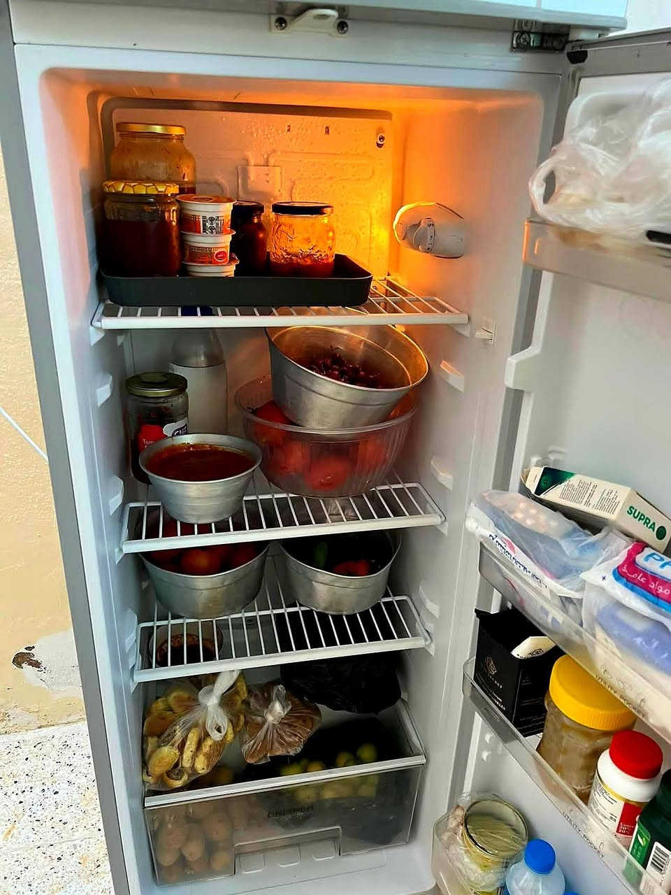 للبيع ... ثلاجة نظيفه استخدام قليل وضع شركة السعر ( ٢٥٠)


**إذا كنت صاحب هذا الإعلان وتريد حذفه لأي سبب، رجاءا أرسل رسالة إلى الدعم الفني**