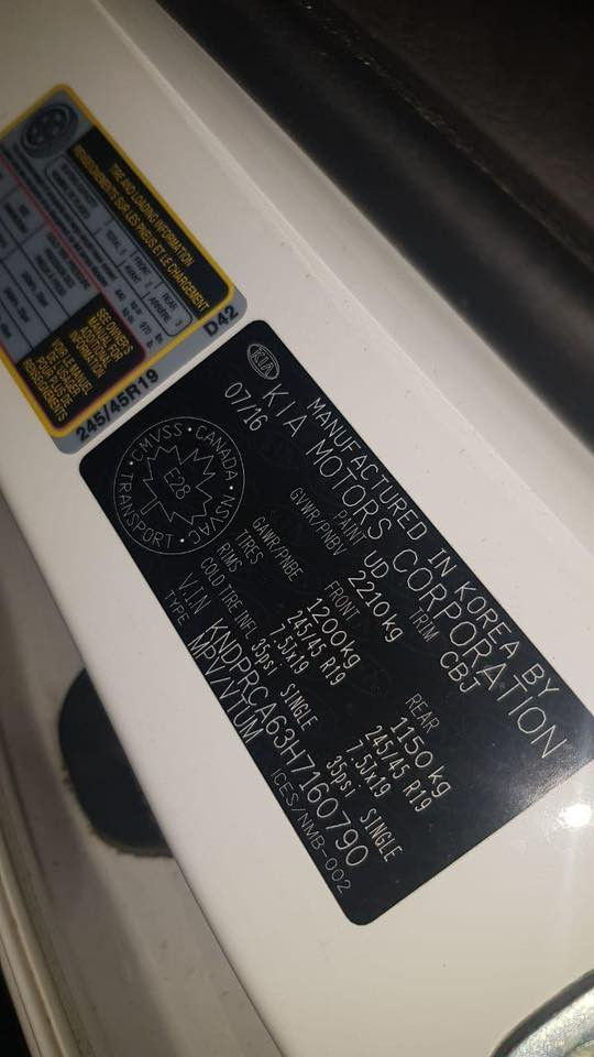 كيا سبورتج 2017 SX - وارد كندي
فول مواصفات
محرك 2000 تيربو (٢٤٠ حصان)
بصمه
بانوراما
شحن تلفون وايرليس
كشنات جلد الامامي تدفئة و تبريد - الخلفي تدفئة 
كهرباء الكشنات الامامية
تدفئة ستيرن
فول تحكم ستيرن 
كير اوتماتيك + عادي + شفتات بالستيرن
جنطه كهرباء - ذكية تفتح عند الاقتراب من السيارة
حساسات امامية + خلفية
كاميرا دوارة 
تبريد قطعتين
شاشة لمس كبيرة بلادية 
٤ رادارات + رادار تثبيت المسار
توقف ذاتي
نقطة عمياء
اوتو هولد 
وضعيات قيادة ( Eco + Sport + Normal )
كروس سرعة
فور ويل
بدون ايرباك ماشية ١٣٢ الف كيلو
سياقة منحدرات 
سايد بريك بصمه
٨ سماعات هارمن كاردن
ويل كب ١٩
لايت زنون ماطور عالي ناصي + بلوجكتر رباعي LED + بك لايت LED
مري شفط + رساله ترحيب
مانع نزلاق
رقم بغداد باسمي
لاستفسار
السعر ١٧٠ ورقه

‪0790 335 7380‬
