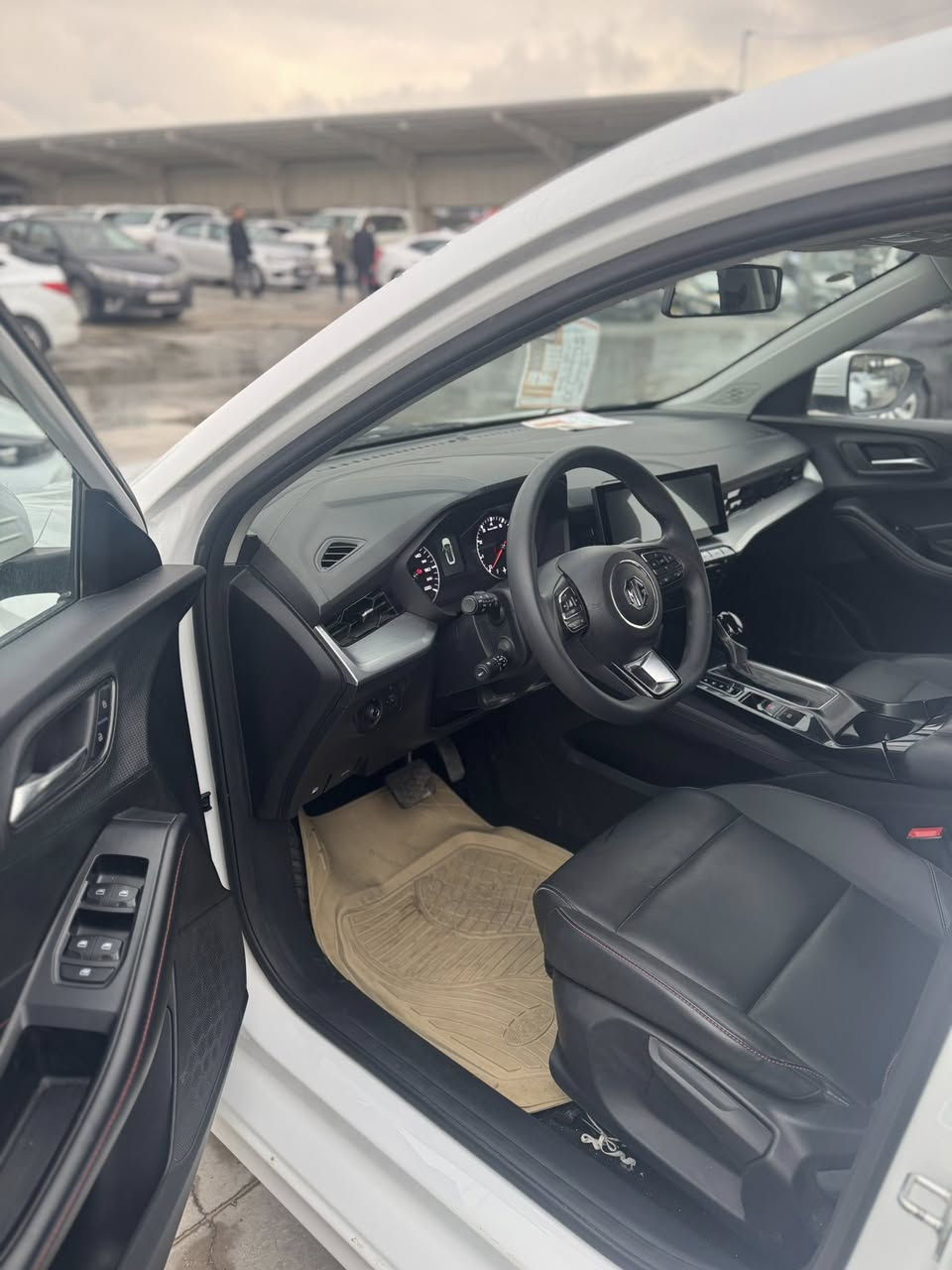 ئێمجی جیتی 
2024 
فول مواسەفات سڵاید
20 هەزار ڕۆشتوە 
یەک پەڵە پیدی ئاڕی هەیە 
سۆنەرم داناوە 
گێڕو مەکینەی بەشەرت 
سعر 115 گەڵا 
***********
