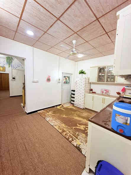 دار طابقيين زراعي للبيع المساحه ١٣٠ م 
الدار جديد مال جناي 
اساس صب كونكريت سكف صب كونكريت 
ارضيه بورسلين سيراميك وسقوف كله البيت 
لبخ جص وبورك يحتوى 
الطابق الاول غرفه و صاله ومطبخ واستقبال و صحيات ٢ ومكشوفه وساحه 
الطابق ثاني غرفه وصاله وبيتونه وصطح 
عرض الشارع ٩ م 
قريب ع التبليط مسافه ٣٠ م 
العنوان ملحق حي ١٧ تموز 
قرب جامع الاحسان 
السعر ٤٢ مليون 
للاستفسار 
مكتب الجنابي 
واتس واتصال 
***********
