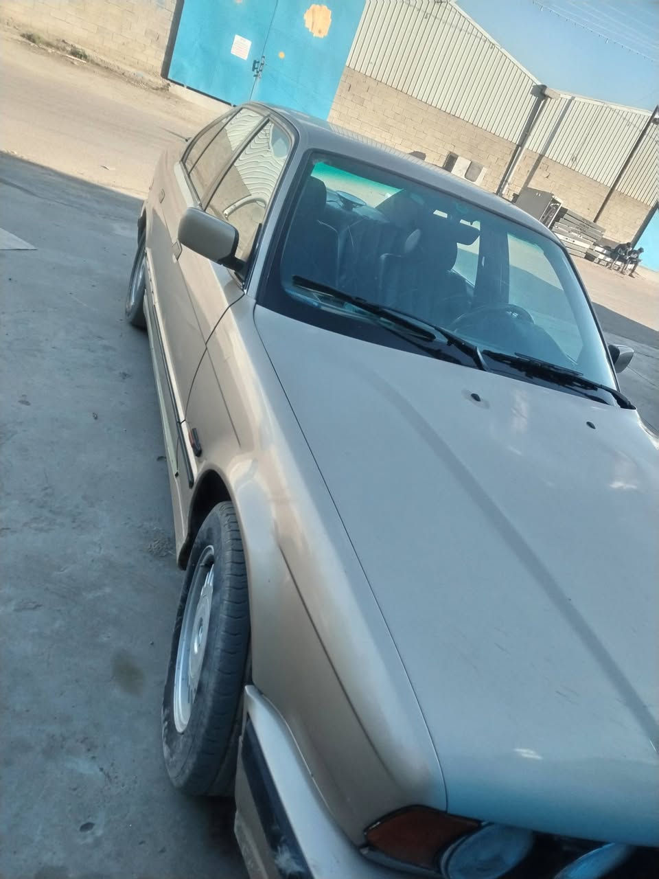 السلام عليكم
السيارة BMW موديل 1992

سيارة جاهزة وشغاله نضافة الكشر ممتاز

كير عادي متتاز

مكينه ممتاز

رقمها انبار 

ابيع كوم حديد 

الكون صاحب السيارة من اشتريتها منه صارت وياه مشكلة و مموجود  ابيع كوم حديد الشراي هلا بي العنوان بغداد الدوره

***********
