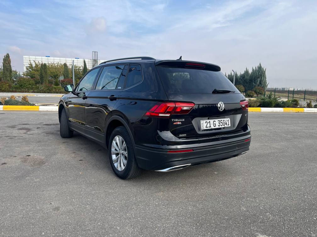 ڤۆلگس واگن taiguan 
مۆدێل 2020
سەنەوی تازەیە
یەک پارچەو نیو بۆیاخە
 رادارو  دەبل ئەکسلە بەس سلایت و بەسمە نیە 
شوێن سلێمانی 
ژمارەی تەلەفۆن 
*********** السليمانية, العراق
