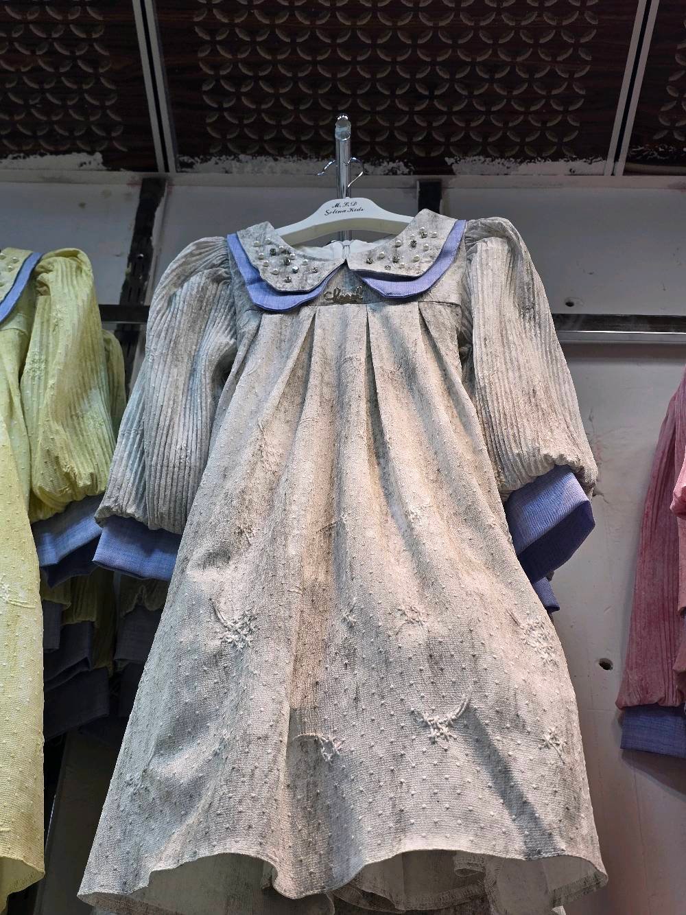 سلا عليكم محلنه محتص ملابس اطفال ولادي بناتي. حاليآ متوفر بدله بناتي من عمر ست. سنوات الى عمر ثنعش سنه   العنوان سماوه قضاء الرميثه شارع الأطباء 