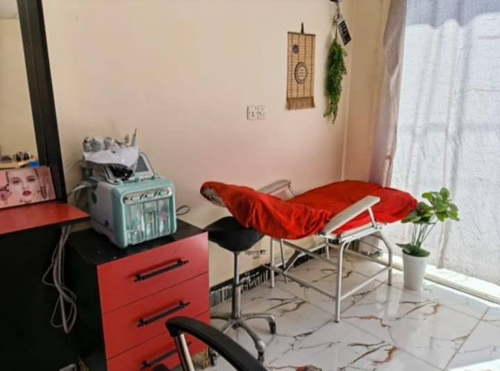 السلام عليكم
قراض للصالون نسائية للبيع بسعر مناسب 
***********
***********
