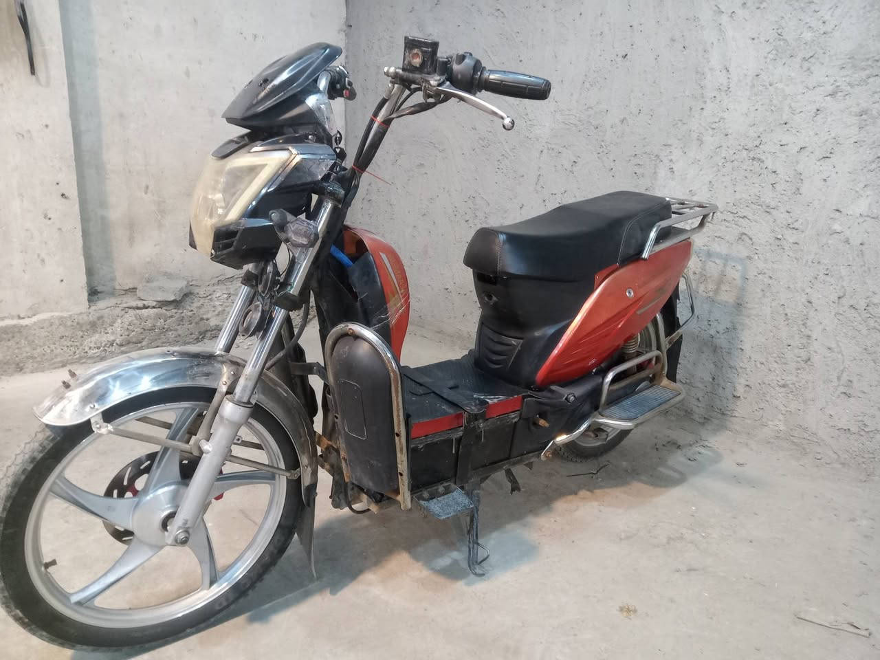 سلام عليكم دراجه هارلي خير من الله 
بطاريات زينات فحصتهن قبل كم يوم9ونص
السعر 300قفل
***********
***********
