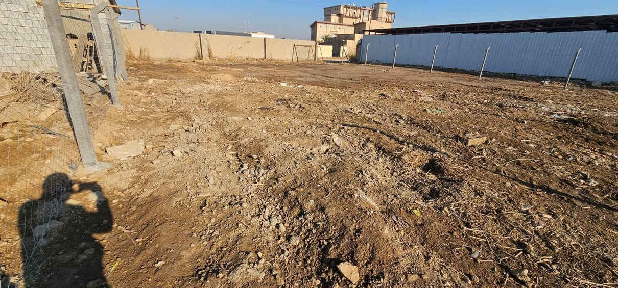 السلام عليكم 550 متر طابو صرف موقع تجاري واجه 21ونص نزال 26 قرب لمعارض خلف معمل ثلج الهداء تبعد عن الفلكه الجداريه ٢٠٠متر تبعد عن شارع لعام 40متر اكثر الاستفسار اتصل على الارقام التاليه ***********
