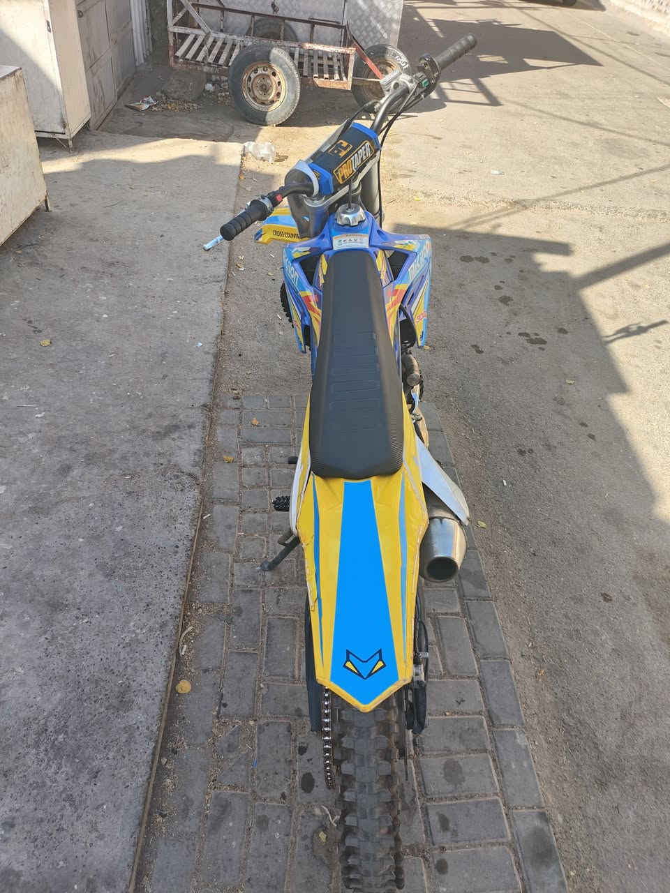 السلام عليكم
دراجة قفاز RMZ محرك 300 موديل 2025

مدفوعة كمرك واوراق الكمرك موجودة 
دراجة شلعة ومعدل ومكينة ناعمة 

السعر مليون و800 الف 

العنوان بغداد مدينة الصدر للأستفسار اتفصل خاص او اتصل ***********

