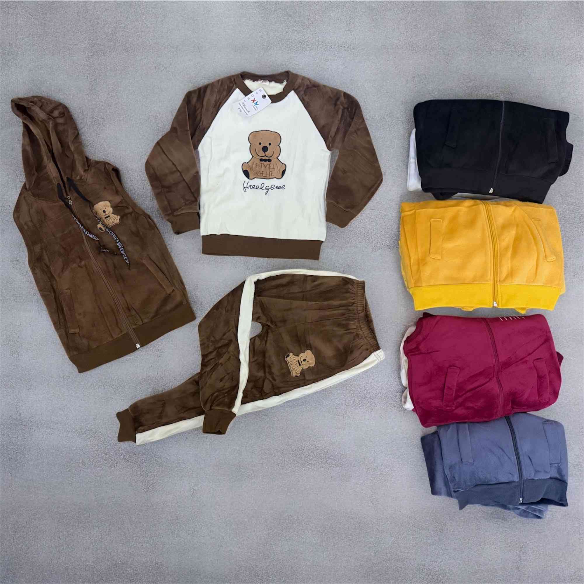 قاتی قەدیفەی ٣ پارچەی زستانە
دەرزەنی ١٢ دانەیە 
نرخی دەرزەن ٨٥ هەزار
صینە کوالێتی زۆر بەرزە
سلێمانی گەیاندن هەیە
***********
