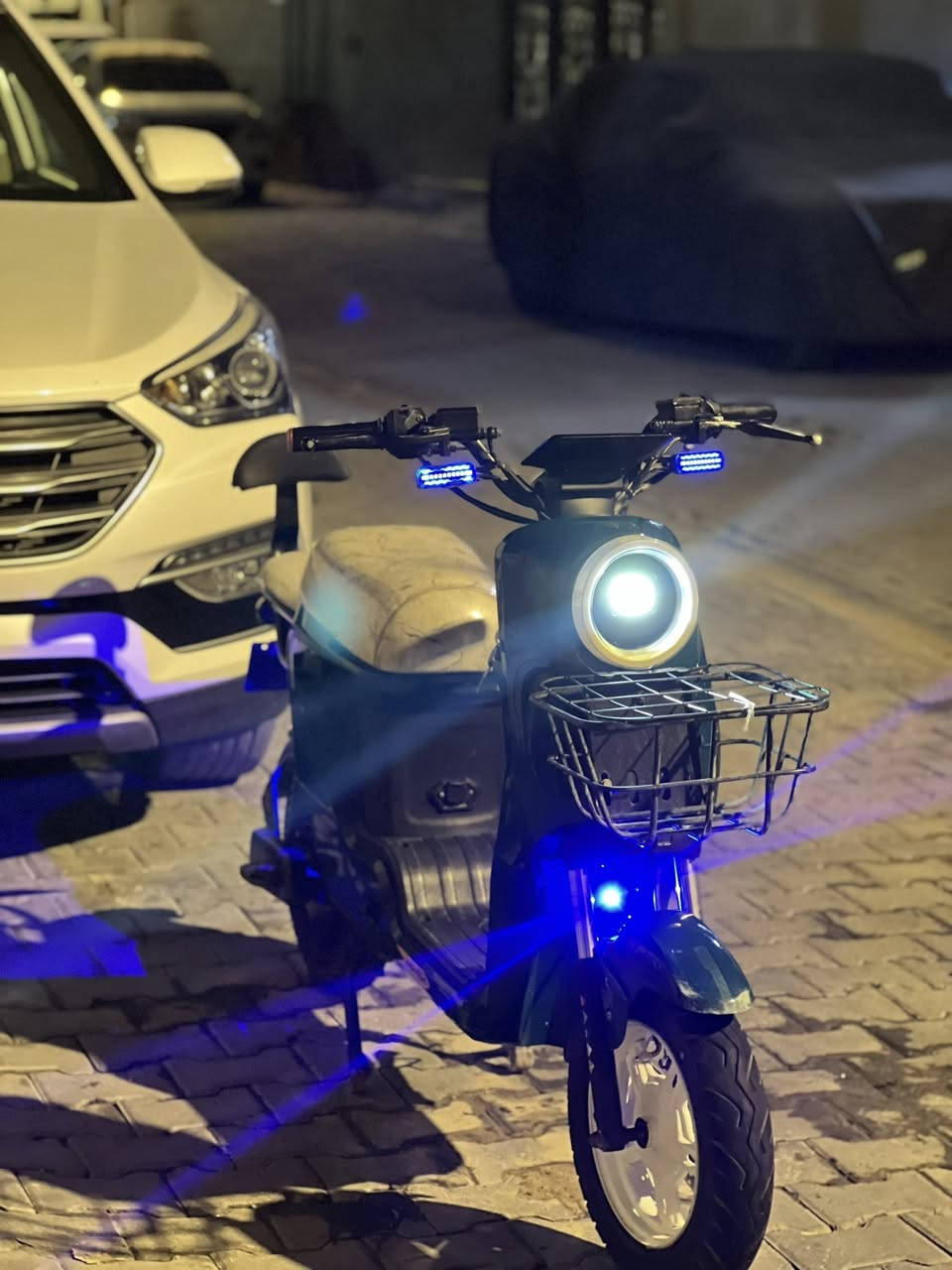 دراجة r9للبيع الدراجة نضيفه ما ناقصه أي شيء تايرات جدد بطاريات جدد الدراجة حلوه فقط بيها زلوغ وباقي الدراجة نضيفه جدا السعر 380وبيها مجال للشراي 
***********

