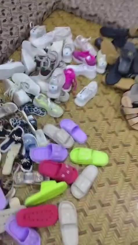 السلام عليكم
بضاعة ابيع شلع تعزيلة محل 
القطعة ب 3 كلهن ابيعهن بيعة وحده بيهن 500 قطعه تقريباً تعال شوفهه و تدلل هذا رقمي ***********
