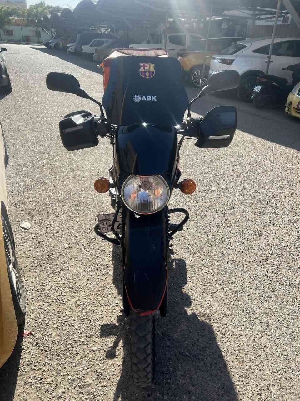 السلام عليكم 
بوكسر للبيع موديل 22 سنويه مرقم بغداد انكليزي 
كفاله عامه اي مصلح يعجبك افحصها 
ماشيه 47 الف حقيقي 
السعر مليونين و300 وبيها مجال
***********
