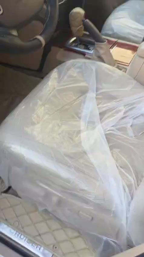 السلام عليكم لاندكروز موديل ١٤بريم اصلي فول مواصفات طفاية تشغيل عن بعد مري شفط عند القفل جام عل الريموت كفالة عامة بسمي طخم تاير برجستون السونار موجود مغلفة بي بي اف سيارة جديدة ماشية ١٧٠الف السعر ٣٩٥وبي مجال اسف عل الطالة ***********
