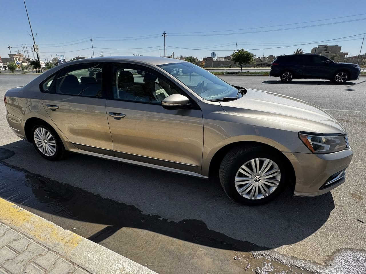 باسات 2017 خليجي
محرك 5 سلندر 2.5 
ضررها قطعين صبغ
باب خلف سكن هو جامرلغ 
هو بيها تعديل بارد 
بدون دواخل بدون ايرباكات
لون كشنات شكري لون مميز 
سياره معروف بل مواصفات
للاستفسار  ***********
