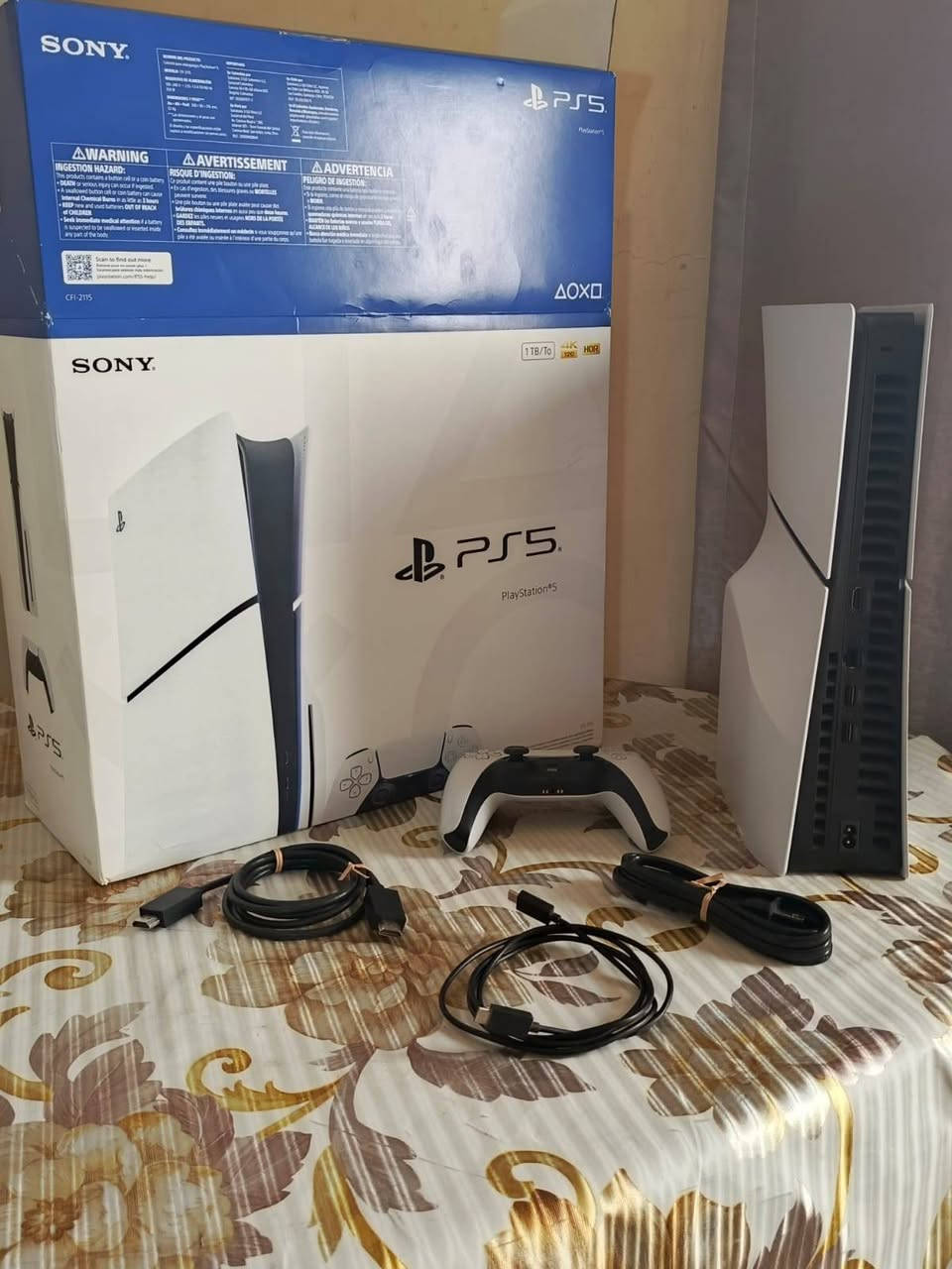 PS5 Slim ريجن امريكي (الطافي) آخر اصدار ملحقاته بعدهن جدد جوستك وحده تجي ويه الجهاز و استخدامي للجهاز قليل بحكم اوقات العمل استفسار خاص او واتس آب *********** تجي تشغل و تفحص و تقتنع والله وياك مكاني بعقوبة
