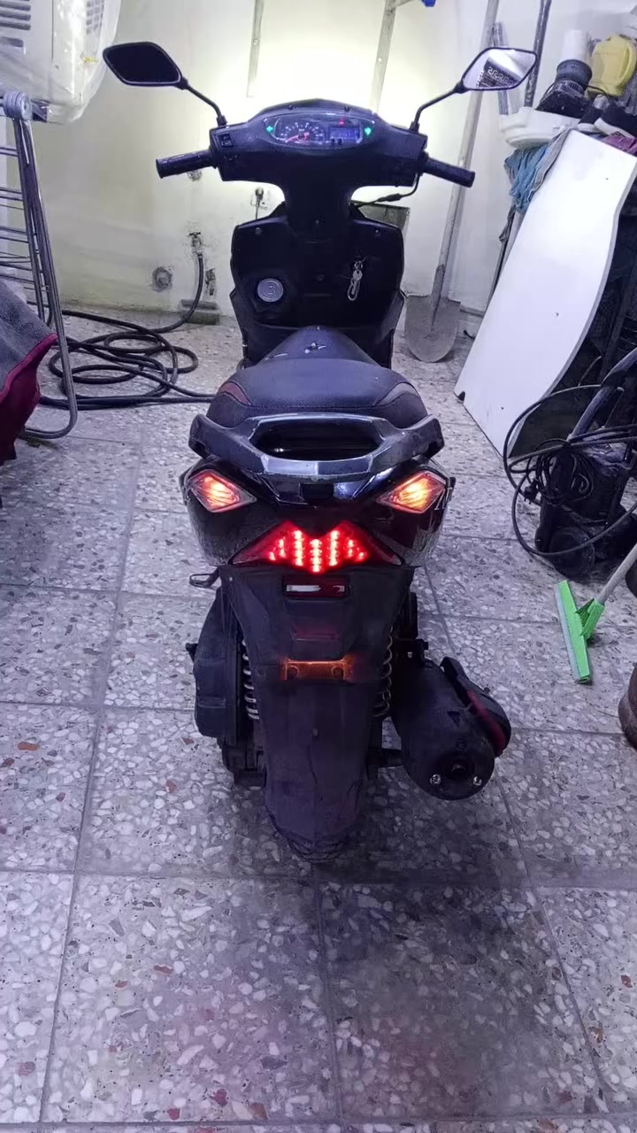 للبيع تجي تفحص وتاخذها من البيت السعر 500 قفل العنوان حي الجهاد
***********
